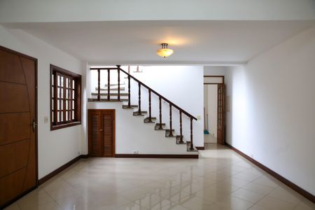 Casa para alugar com 140m², 4 quartos e 2 vagasSala