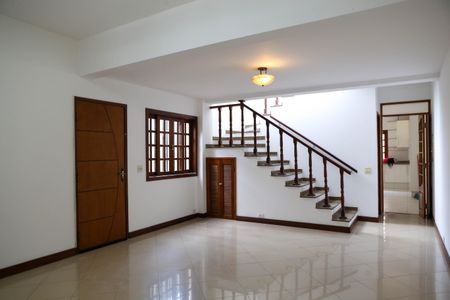 Sala de casa para alugar com 4 quartos, 140m² em Jardim Trussardi, São Paulo