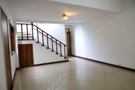 Casa para alugar com 140m², 4 quartos e 2 vagasSala