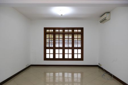 Sala de casa para alugar com 4 quartos, 140m² em Jardim Trussardi, São Paulo