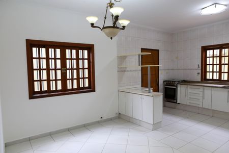 Casa para alugar com 140m², 4 quartos e 2 vagasCozinha