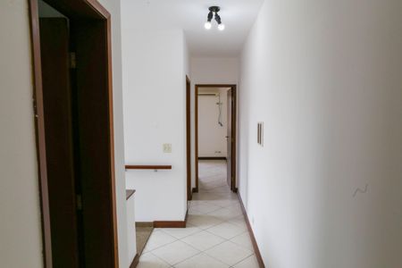 Casa para alugar com 140m², 4 quartos e 2 vagasCorredor quartos