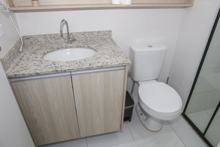 Banheiro de kitnet/studio à venda com 1 quarto, 30m² em Pompeia, São Paulo