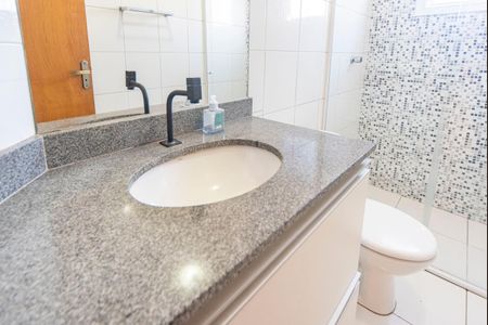 Apartamento à venda com 53m², 2 quartos e 1 vaga Apartamento à venda com 53m², 2 quartos e 1 vagaBanheiro