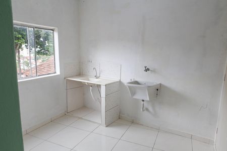 Casa para alugar com 42m², 1 quarto e sem vaga