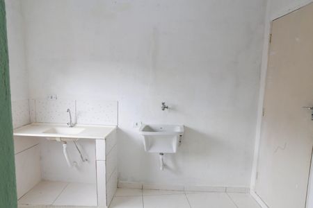 Casa para alugar com 42m², 1 quarto e sem vaga