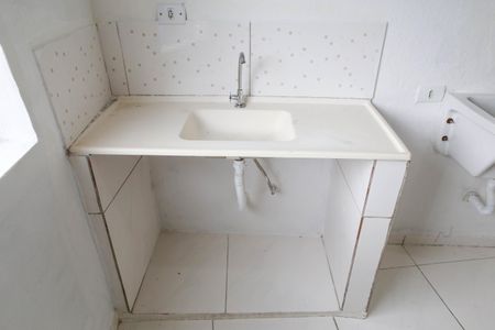 Casa para alugar com 42m², 1 quarto e sem vaga