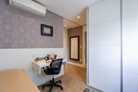 Apartamento à venda com 175m², 3 quartos e 3 vagas Apartamento à venda com 175m², 3 quartos e 3 vagasSuíte 2