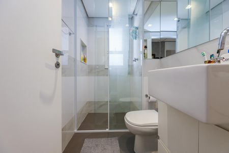 Apartamento à venda com 175m², 3 quartos e 3 vagas Apartamento à venda com 175m², 3 quartos e 3 vagasBanheiro da Suíte 2