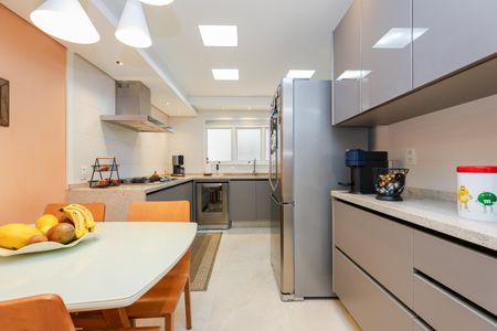 Apartamento à venda com 175m², 3 quartos e 3 vagas Apartamento à venda com 175m², 3 quartos e 3 vagasCozinha