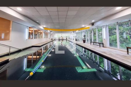 Apartamento à venda com 175m², 3 quartos e 3 vagas Apartamento à venda com 175m², 3 quartos e 3 vagasÁrea comum - Piscina