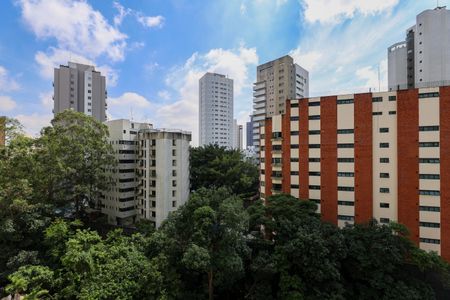 Apartamento à venda com 175m², 3 quartos e 3 vagas Apartamento à venda com 175m², 3 quartos e 3 vagasVista da Suíte 1