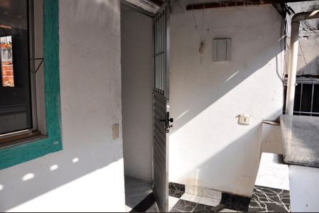 Casa para alugar com 30m², 1 quarto e sem vagaDetalhe - Varanda com Área de Serviço