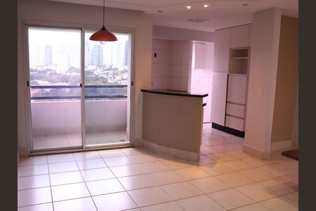 Sala de TV e cozinha de apartamento para alugar com 2 quartos, 65m² em Jardim Goiás, Goiânia