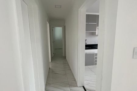 Corredor de apartamento para alugar com 3 quartos, 100m² em Vila Sarapui, Duque de Caxias
