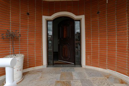 Casa para alugar com 500m², 5 quartos e 4 vagas Casa para alugar com 500m², 5 quartos e 4 vagasEntrada