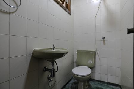 Casa para alugar com 500m², 5 quartos e 4 vagas Casa para alugar com 500m², 5 quartos e 4 vagasBanheiro de Serviço