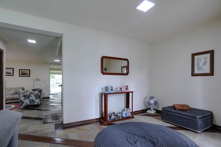 Casa para alugar com 500m², 5 quartos e 4 vagas Casa para alugar com 500m², 5 quartos e 4 vagasEntrada