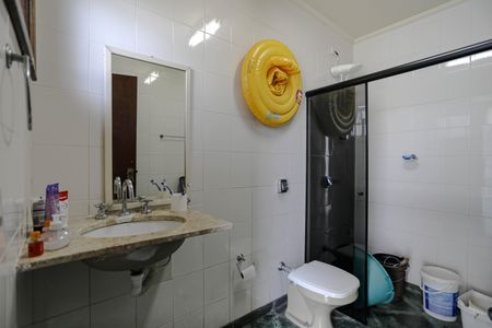 Casa para alugar com 500m², 5 quartos e 4 vagas Casa para alugar com 500m², 5 quartos e 4 vagasBanheiro de Serviço