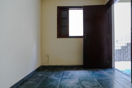 Casa para alugar com 500m², 5 quartos e 4 vagas Casa para alugar com 500m², 5 quartos e 4 vagasQuarto de Serviço