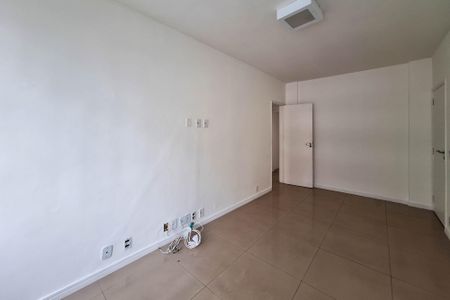 Sala de apartamento à venda com 2 quartos, 75m² em Icaraí, Niterói