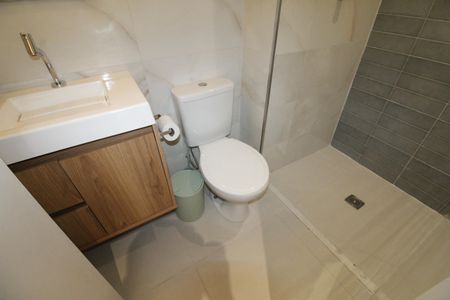 Banheiro de apartamento para alugar com 2 quartos, 56m² em Vila Industrial, São José dos Campos