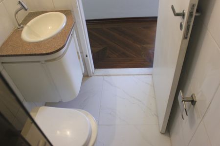 Banheiro social de apartamento à venda com 3 quartos, 86m² em Gopouva, Guarulhos
