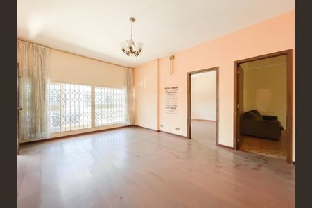 Casa à venda com 300m², 2 quartos e 2 vagas Casa à venda com 300m², 2 quartos e 2 vagasSala