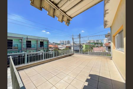 Casa à venda com 300m², 2 quartos e 2 vagas Casa à venda com 300m², 2 quartos e 2 vagasVaranda