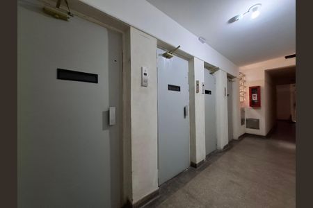 Studio para alugar com 32m², 1 quarto e sem vagaCorredor do prédio 