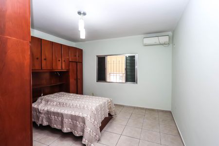 Casa para alugar com 295m², 4 quartos e 2 vagasQuarto 1