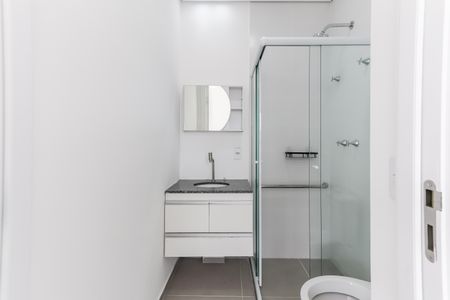 Banheiro de kitnet/studio para alugar com 1 quarto, 33m² em Vila Sonia, São Paulo