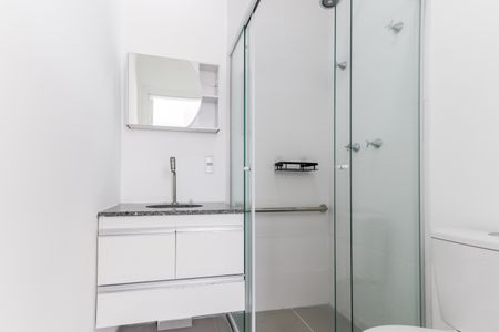 Banheiro de kitnet/studio para alugar com 1 quarto, 33m² em Vila Sonia, São Paulo