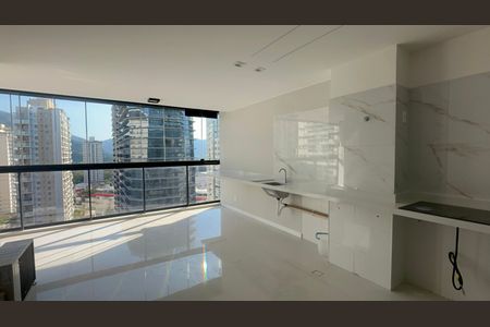 Apartamento à venda com 98m², 3 quartos e 1 vagaÁrea de Serviço