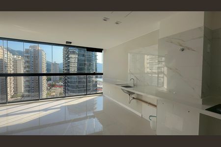 Apartamento à venda com 98m², 3 quartos e 1 vagaÁrea de Serviço