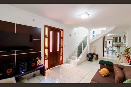 Casa à venda com 4 quartos, 196m² em Vila Nhocuné, São Paulo