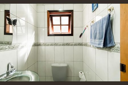 Casa à venda com 4 quartos, 196m² em Vila Nhocuné, São Paulo