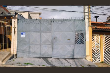 Casa para alugar com 115m², 2 quartos e 6 vagasFachada