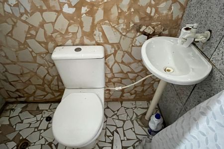 Banheiro de casa para alugar com 1 quarto, 115m² em Estuário, Santos