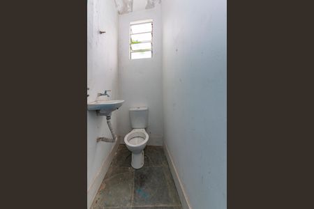 Banheiro de kitnet/studio para alugar com 1 quarto, 30m² em Alto Caiçaras, Belo Horizonte