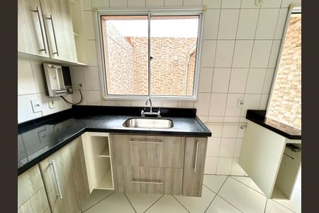 Casa de condomínio para alugar com 70m², 2 quartos e 1 vagaCozinha