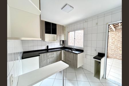 Casa de condomínio para alugar com 70m², 2 quartos e 1 vagaCozinha