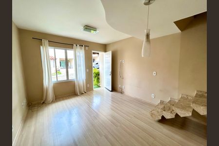 Sala de casa de condomínio para alugar com 2 quartos, 70m² em Jardim Celia, Guarulhos