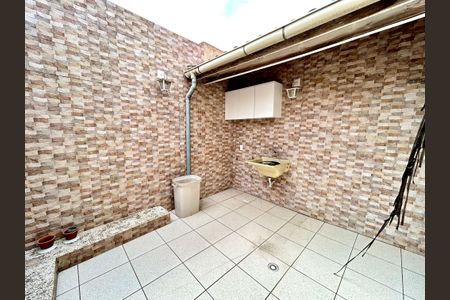 Casa de condomínio para alugar com 70m², 2 quartos e 1 vagaÁrea de Serviço