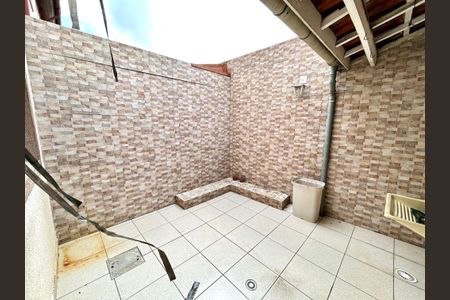 Casa de condomínio para alugar com 70m², 2 quartos e 1 vagaÁrea de Serviço