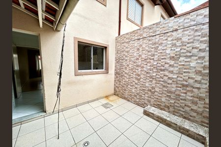 Casa de condomínio para alugar com 70m², 2 quartos e 1 vagaÁrea de Serviço