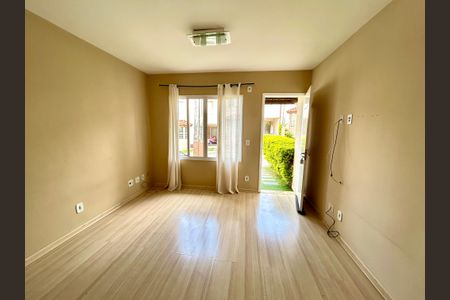 Sala de casa de condomínio para alugar com 2 quartos, 70m² em Jardim Celia, Guarulhos