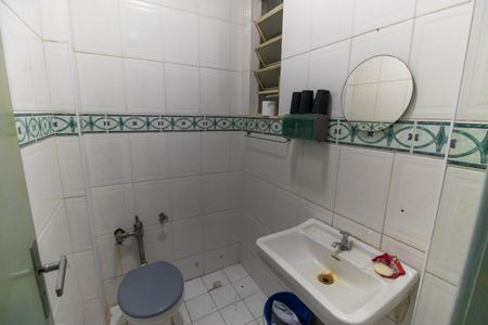 Banheiro de kitnet/studio para alugar com 1 quarto, 48m² em Centro, Niterói
