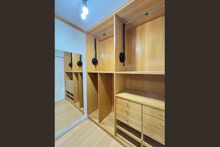 Apartamento para alugar com 130m², 3 quartos e 1 vaga Apartamento para alugar com 130m², 3 quartos e 1 vagaCloset da Suíte