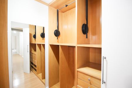 Apartamento para alugar com 130m², 2 quartos e 1 vagaCloset da suíte